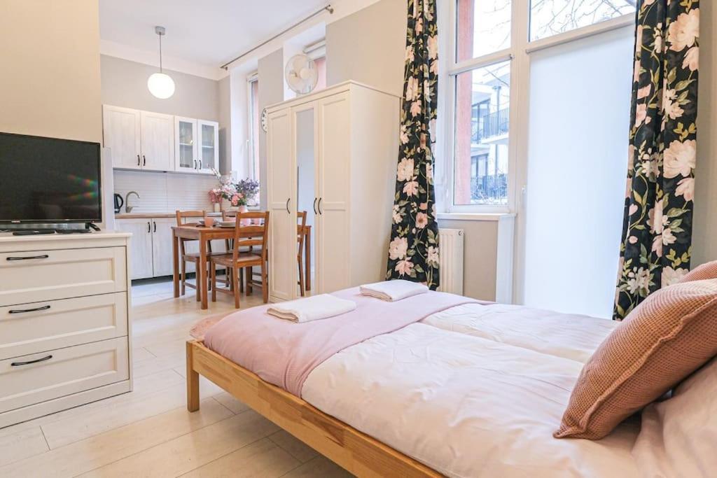 The Pink Blossom Apartment Krakau